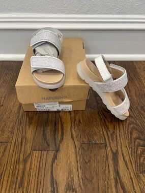 Naturino White Glitter Hook-and-Loop Kids Sandals